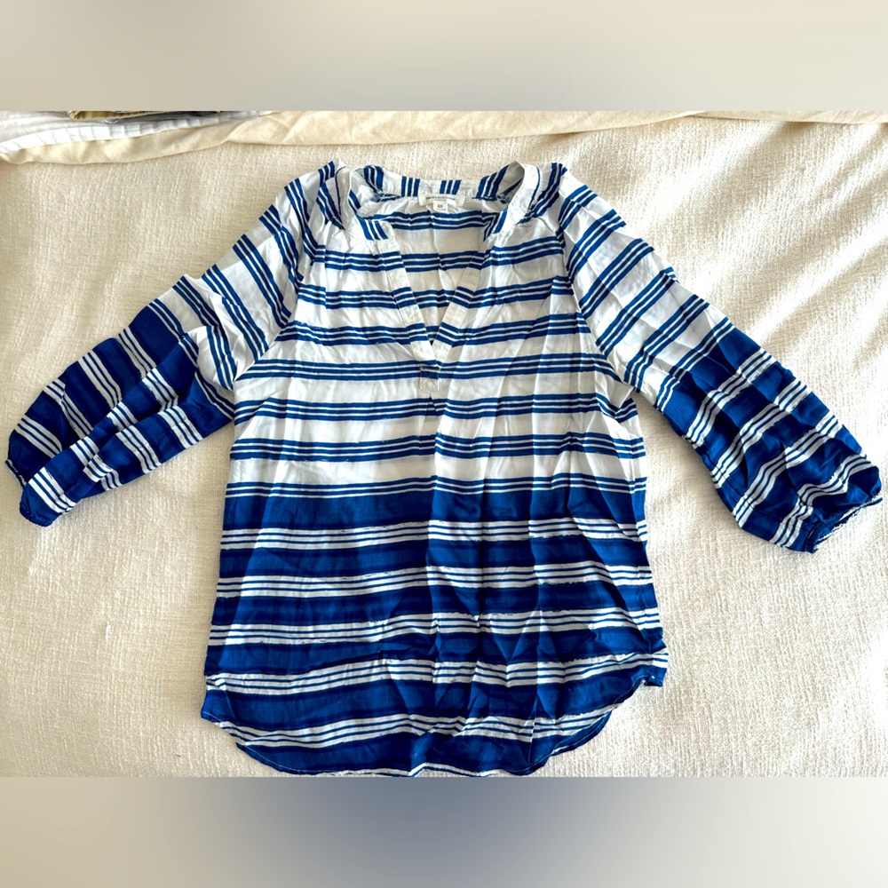 Loose blouse with 3/4 sleeves